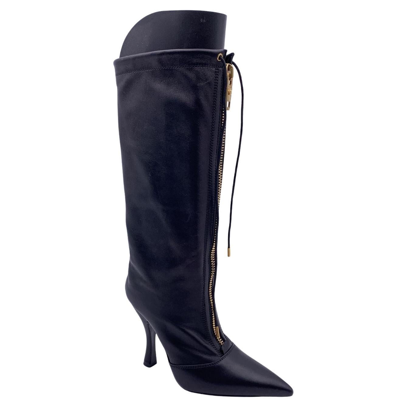Versace Black Leather Heeled Boots with Central Zip Size 36 For Sale