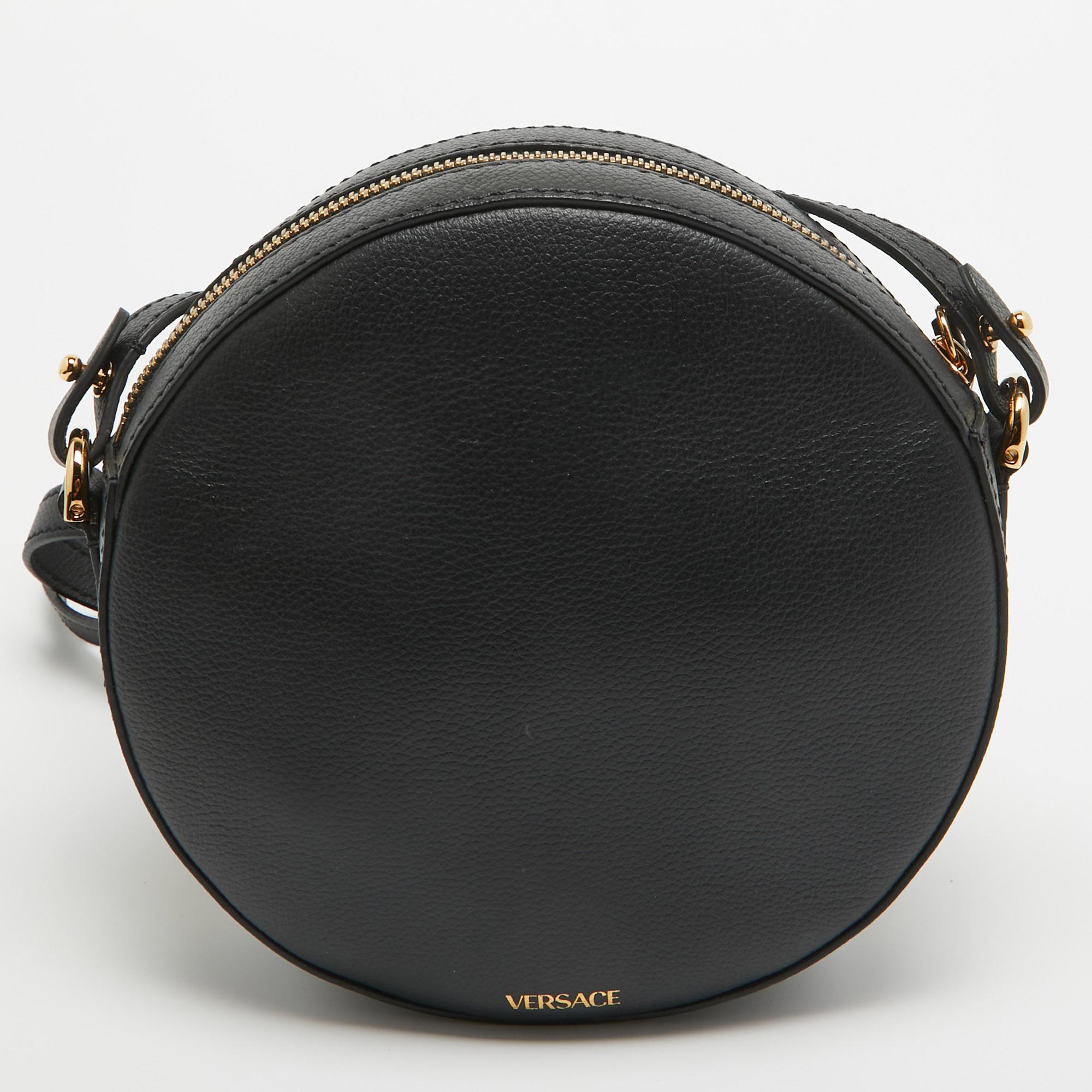 Crafted from luxurious black leather, the Versace La Medusa Crossbody Bag exudes opulence and style. Its sleek round design is adorned with the iconic Medusa emblem, while the chain strap adds a touch of glamour. Perfect for adding a chic edge to