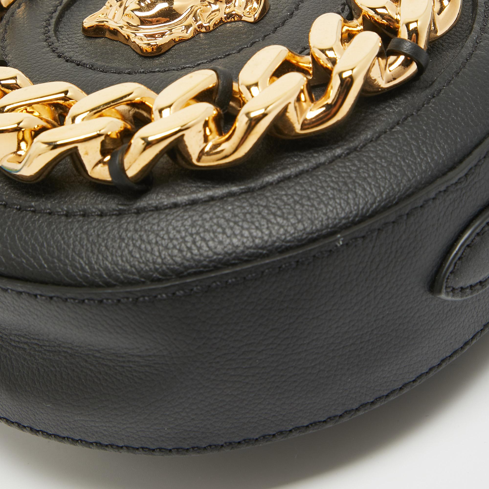 Versace Black Leather La Medusa Chain Round Crossbody Bag en vente 3