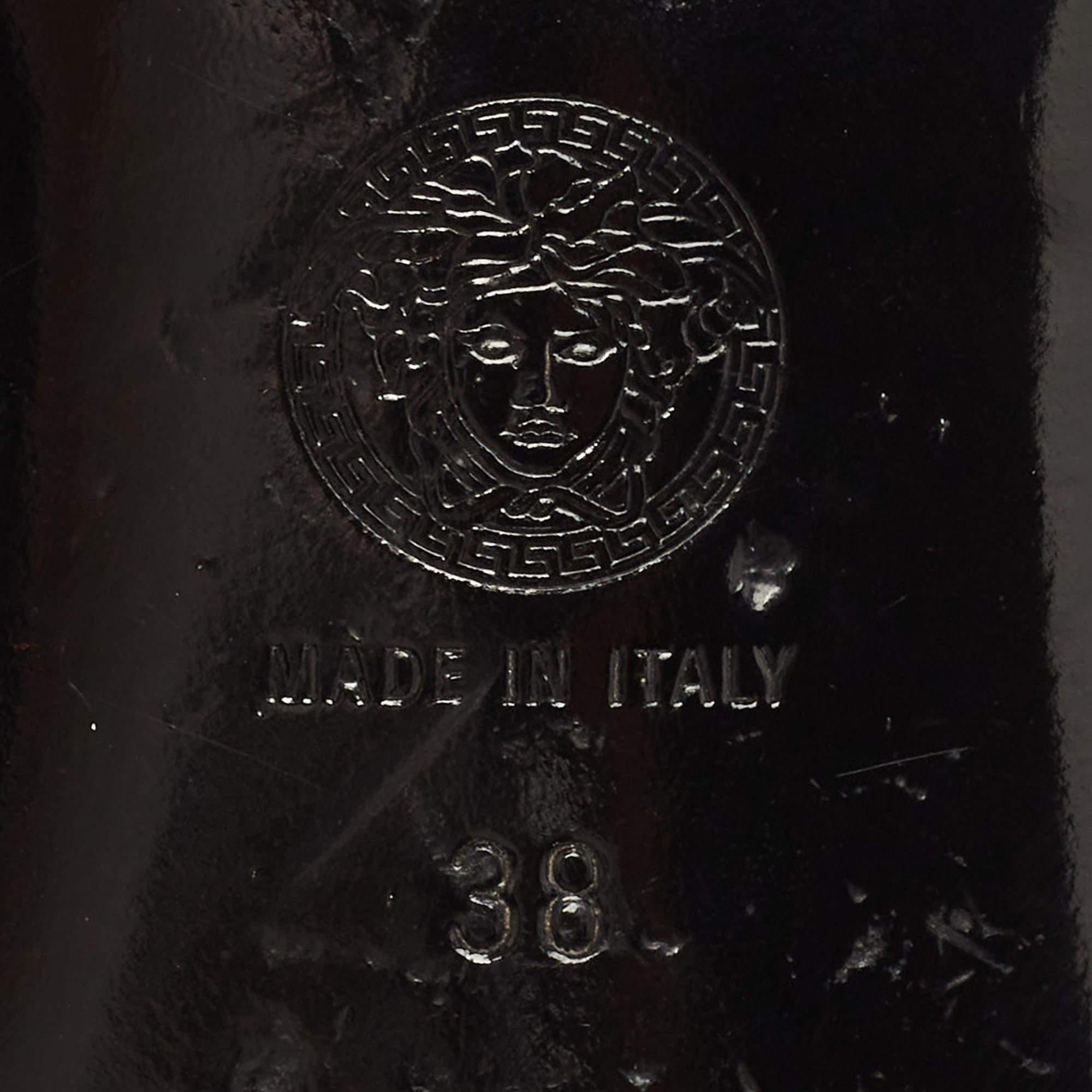 Versace Sandalias de piel negra con cordones talla 38 en venta 3