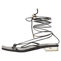 Schwarze Leder-Spitzen-Thong-Sandalen von Versace Größe 38