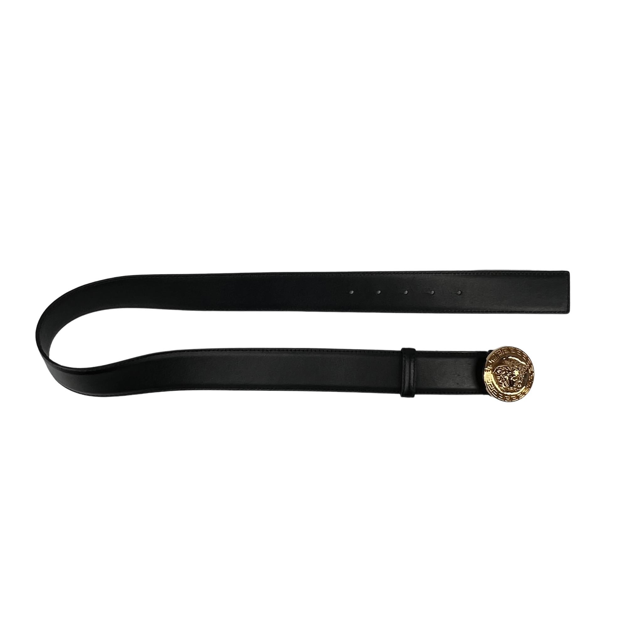 COLORE: Nero
MATERIALE: Pelle
MISURE: L 39