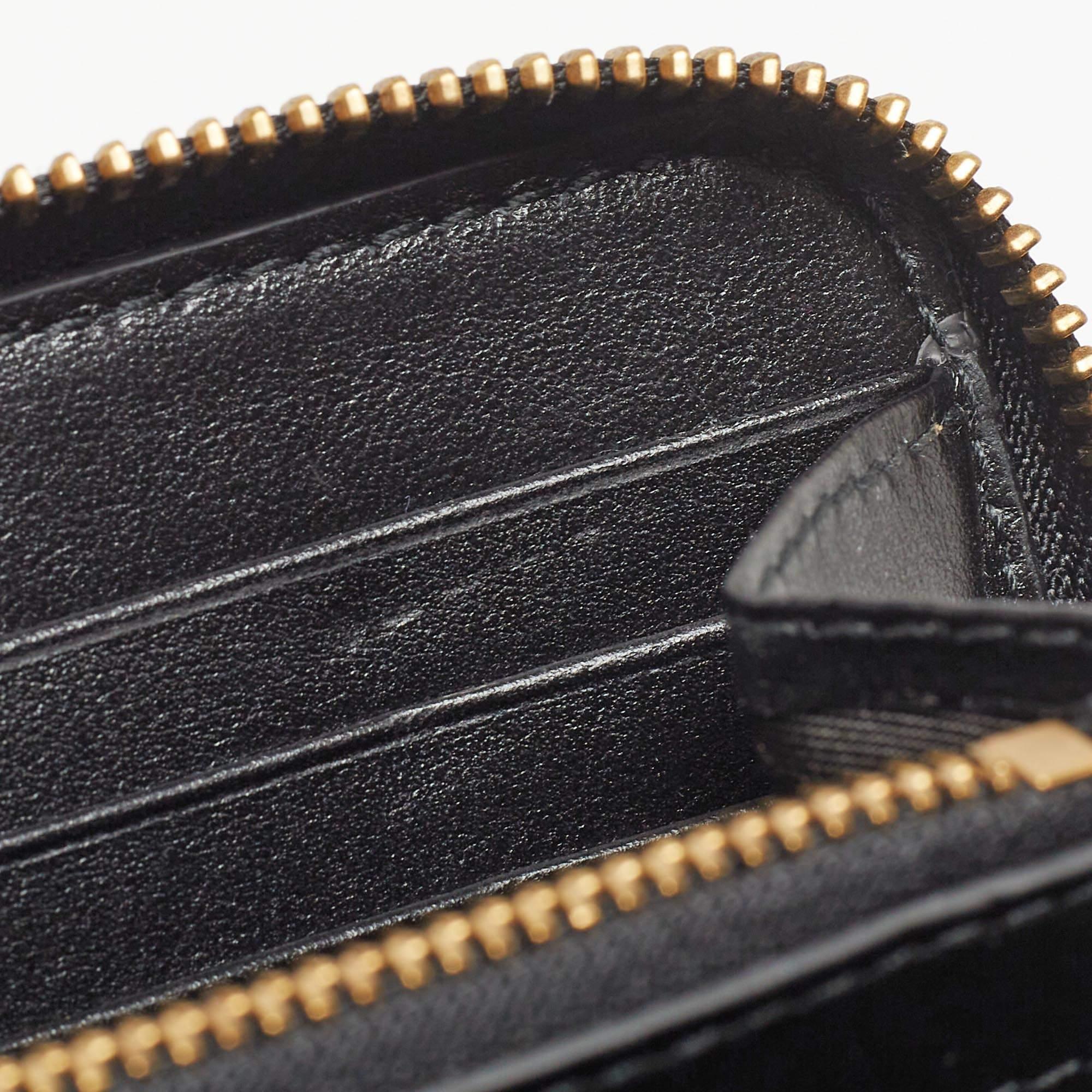Versace Black Leather Logo Zip Around Continental Wallet In Excellent Condition In Dubai, Al Qouz 2