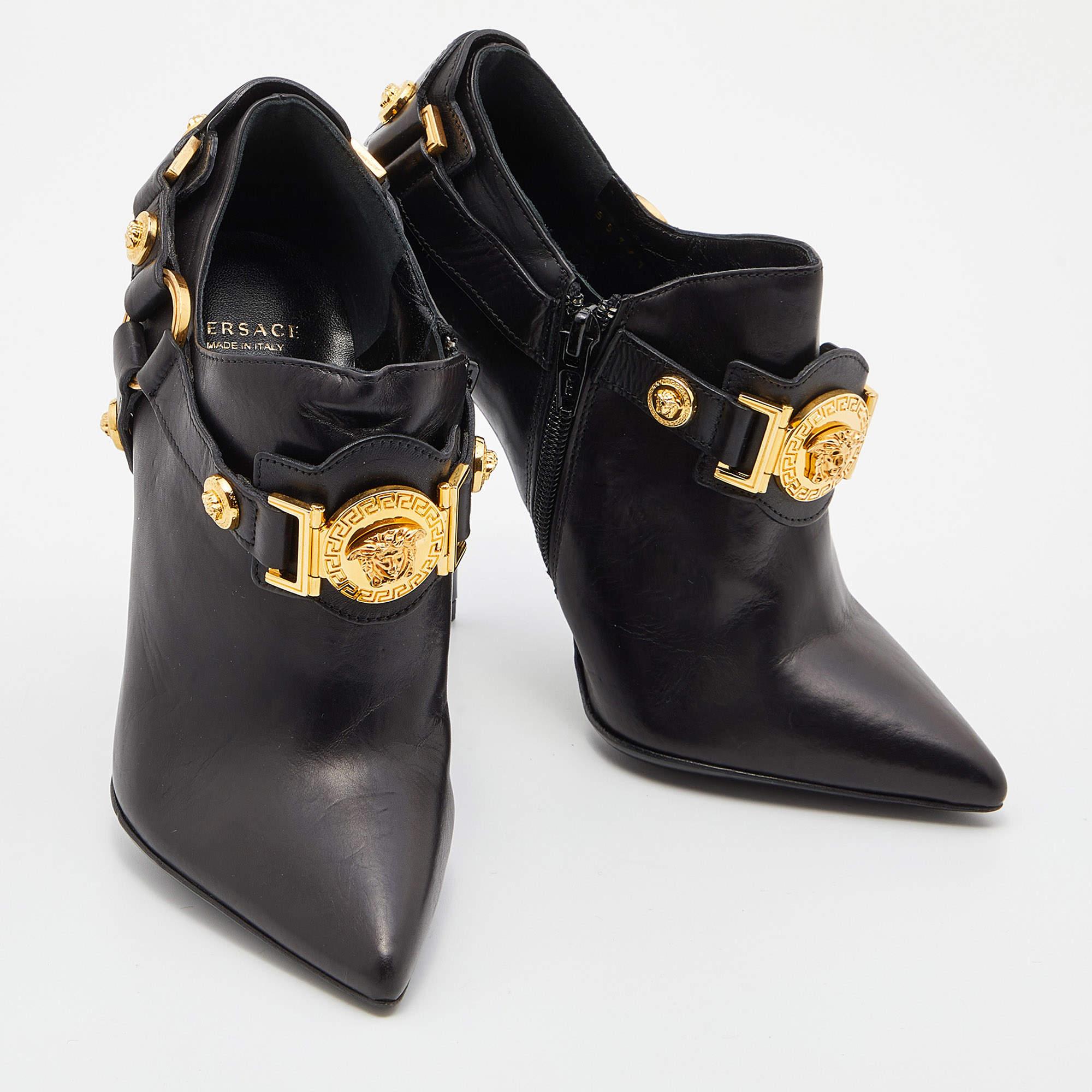 Versace - Bottines Medusa en cuir noir - Taille 35 Pour femmes en vente