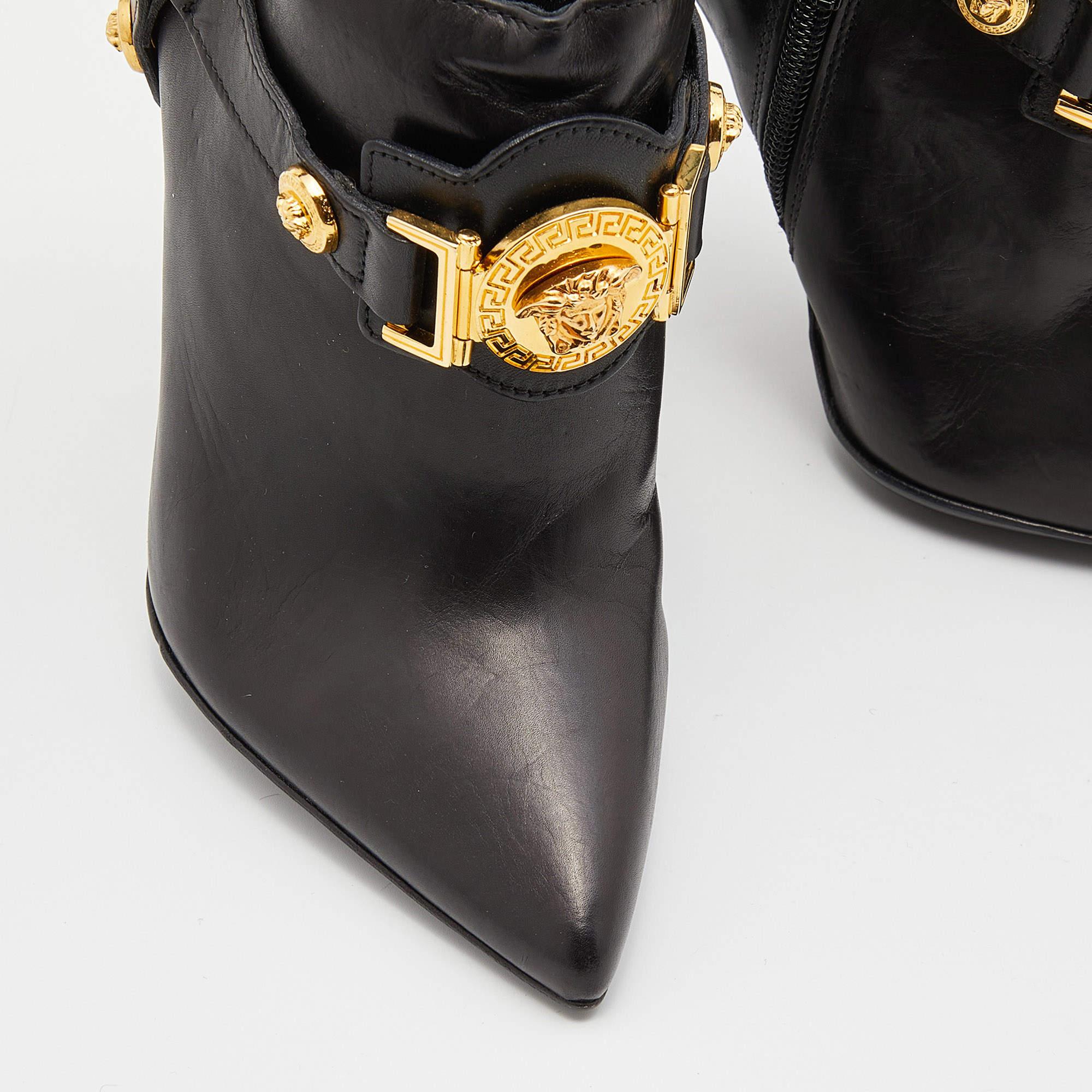 Versace - Bottines Medusa en cuir noir - Taille 35 en vente 1