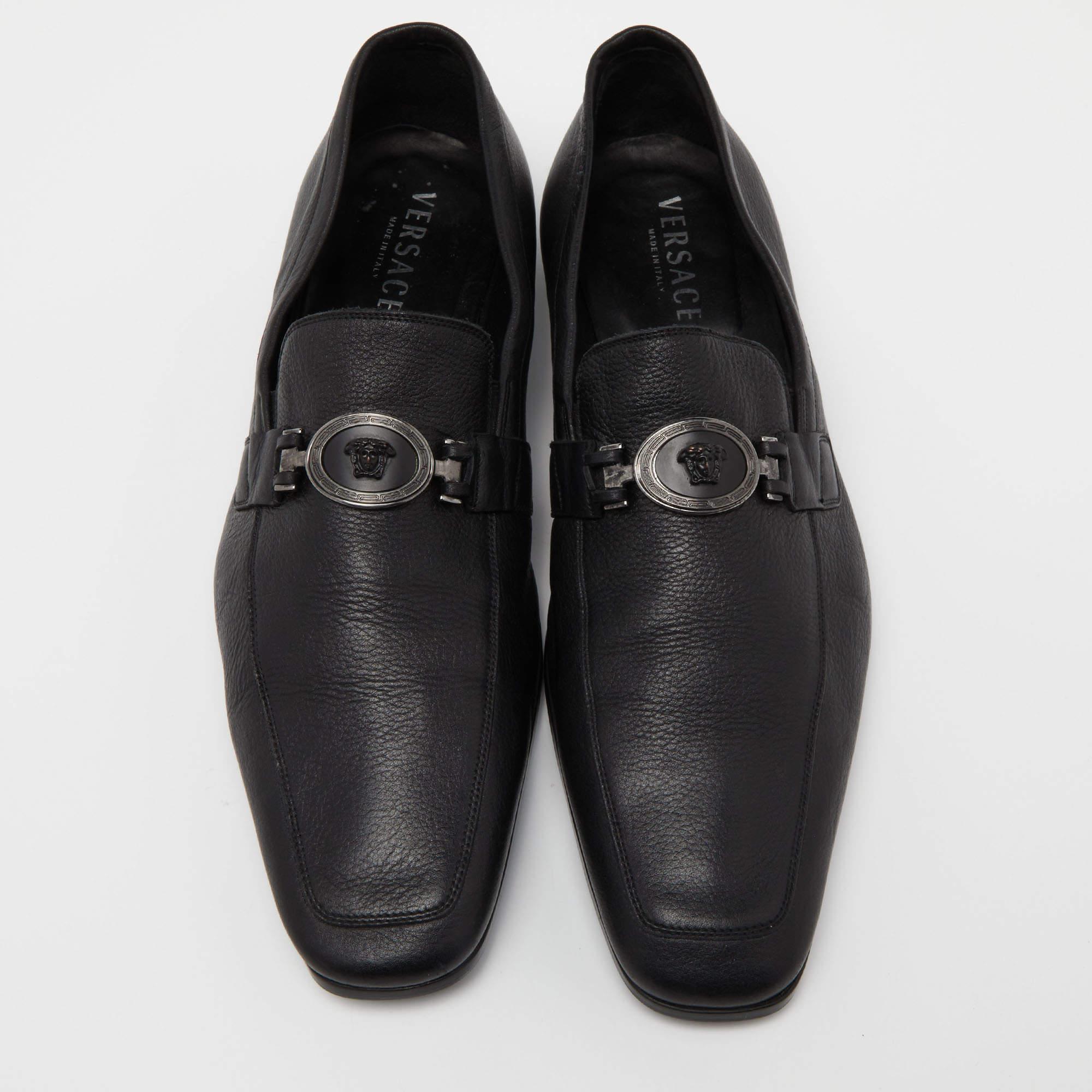 Versace Black Leather Medusa Buckle Slip On Loafers Size 46 In Good Condition For Sale In Dubai, Al Qouz 2