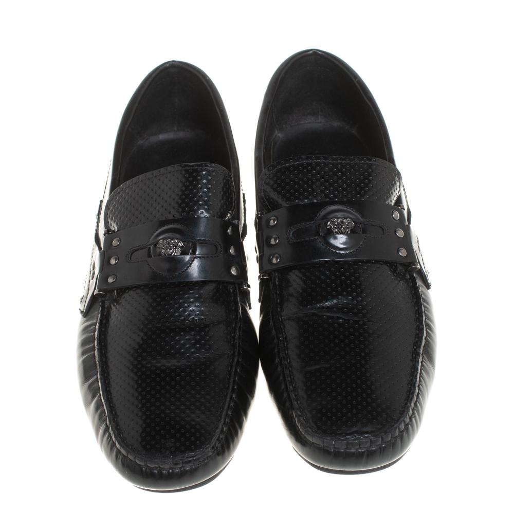 Versace Black Leather Medusa Detail Slip On Loafers Size 43 In Good Condition For Sale In Dubai, Al Qouz 2