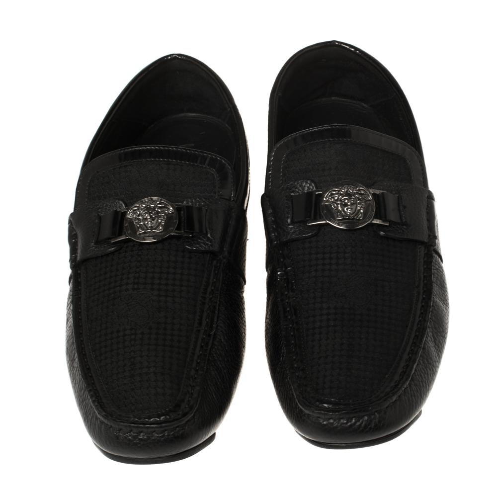 Nail every casual look with this pair of loafers from Versace. Meticulously crafted from fabric and leather, they feature signature Medusa detailing on the vamps and leather-lined insoles. The loafers are completed with rubber-detailed outsoles.

