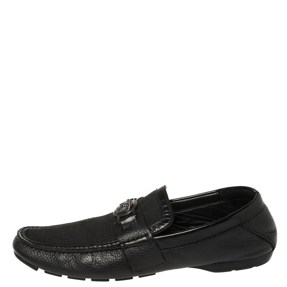 Versace Black Leather Medusa Embellished Slip On Loafers 43 In Good Condition For Sale In Dubai, Al Qouz 2