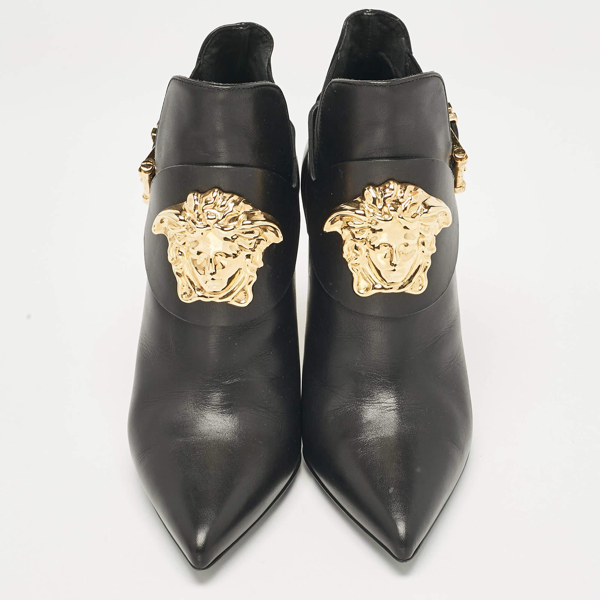 Nero Versace - Stivaletto con testa di Medusa in pelle nera - Taglia 35 in vendita