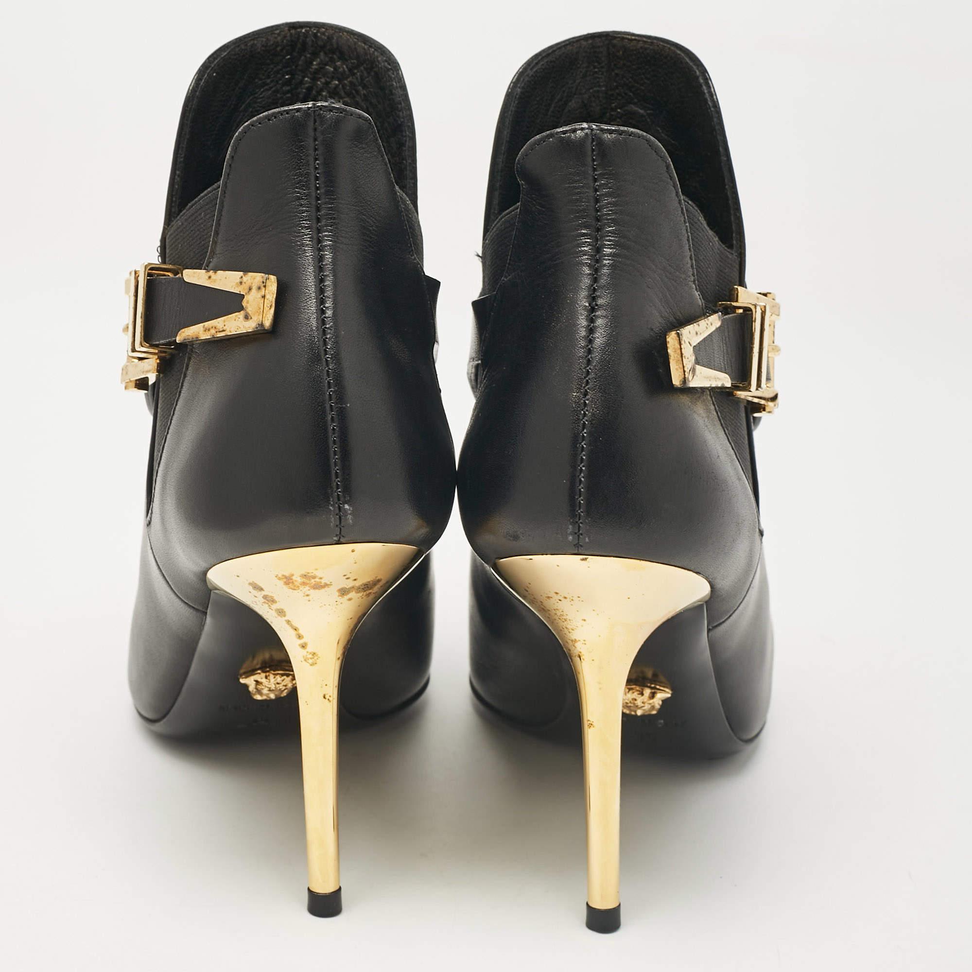 Donna Versace - Stivaletto con testa di Medusa in pelle nera - Taglia 35 in vendita