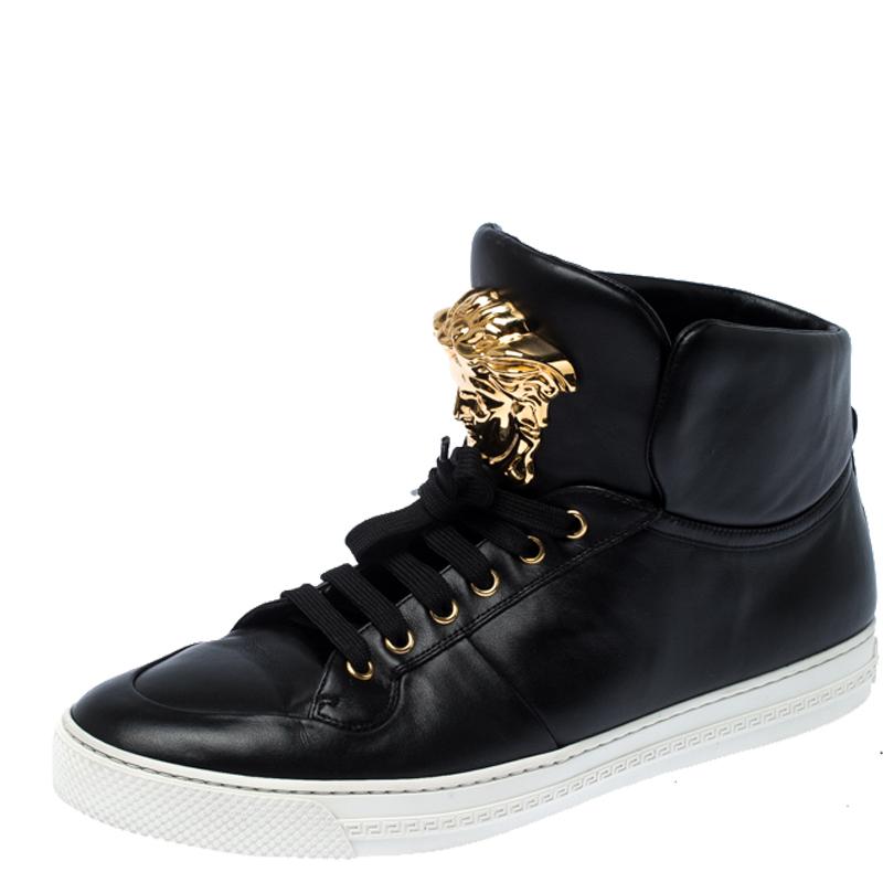 Brimming with fabulous details, these Versace sneakers are crafted from leather into a high-top silhouette and feature lace-up detailing at the front and gold-tone Medusa logo on the tongue. Comfortable soles and trendy appeal make these sneakers a