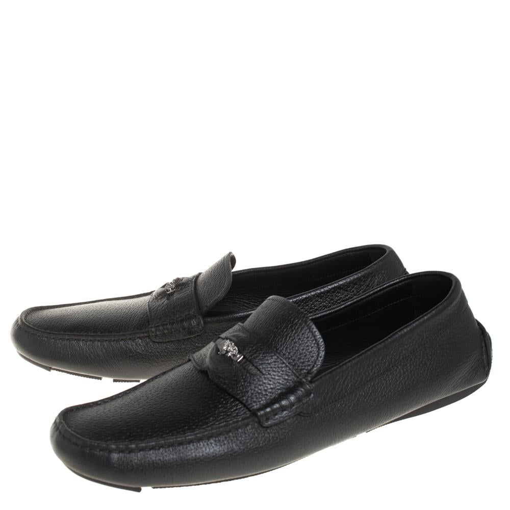 Versace Black Leather Medusa Loafers Size 43 In Good Condition In Dubai, Al Qouz 2