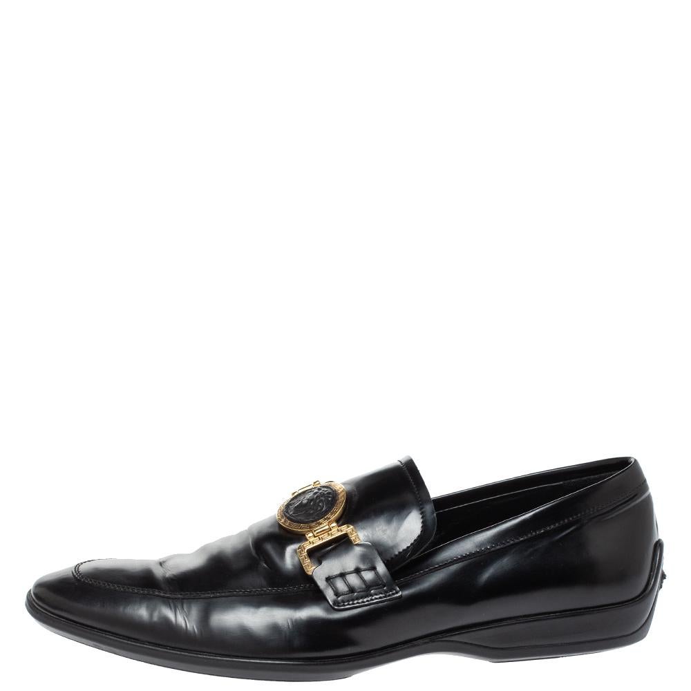 These Versace loafers are great for styling smart and workday outfits. Crafted from quality leather in Italy, they carry a classic shade of black. They have round toes, Medusa detailing on the vamps, and gold-tone hardware. They are styled with
