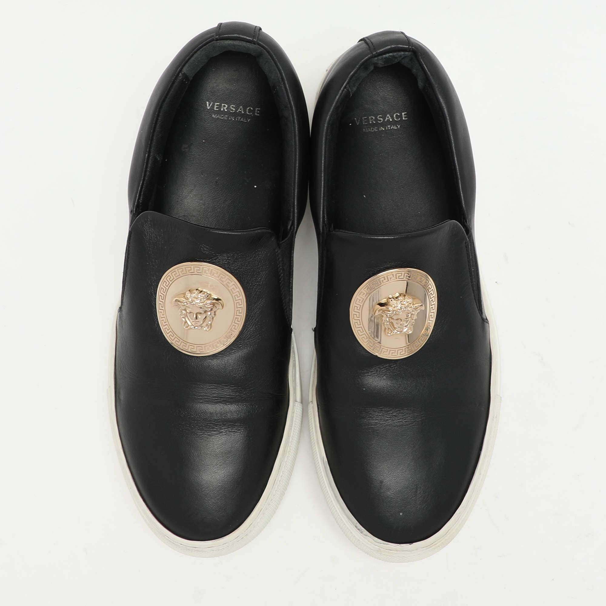 Noir Versace - Medusa en cuir noir - Baskets à enfiler - Taille 37 en vente