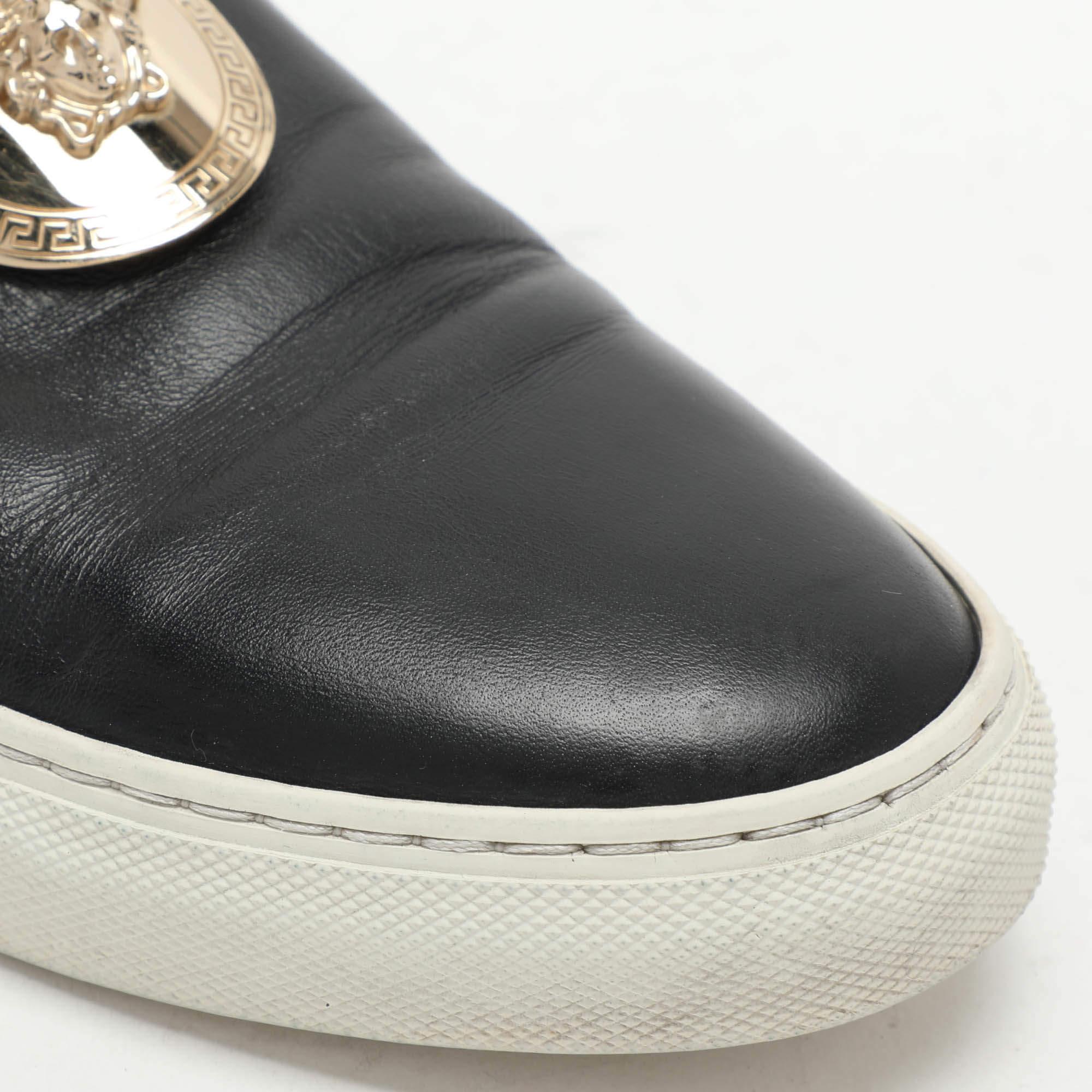 Versace - Medusa en cuir noir - Baskets à enfiler - Taille 37 en vente 2