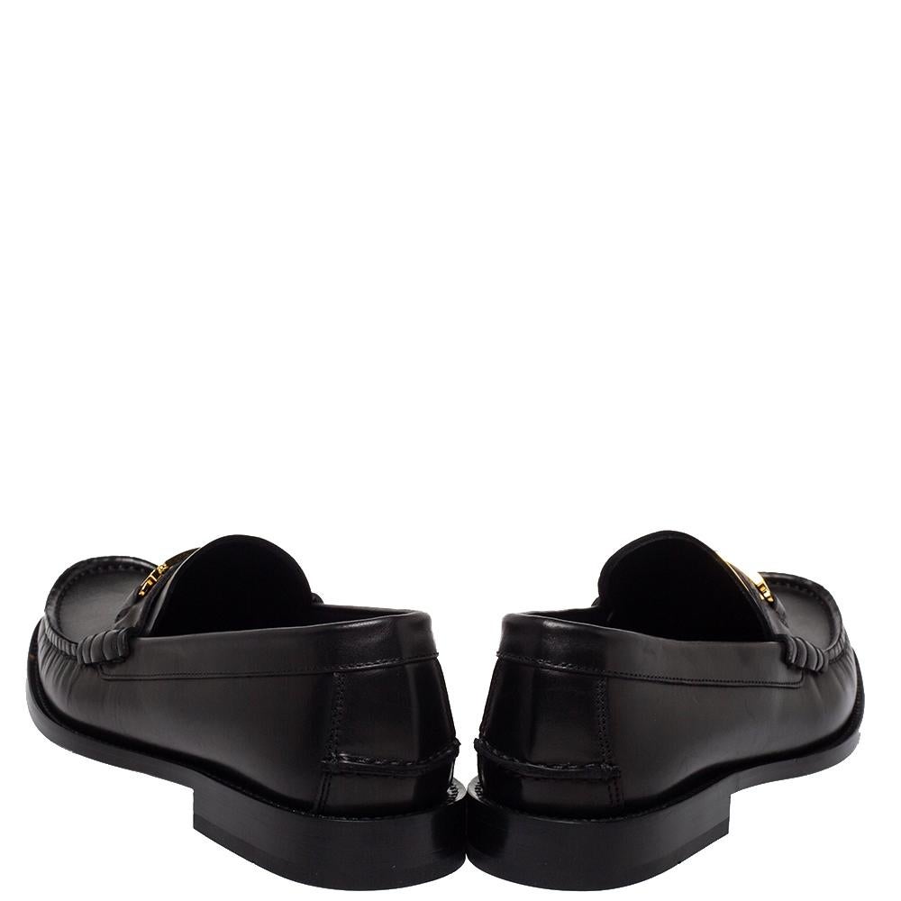 Versace Black Leather Metal Logo Slip On Loafers Size 41 In Excellent Condition In Dubai, Al Qouz 2