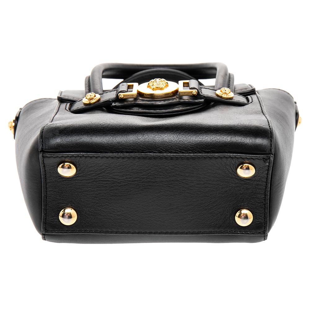Schwarze Leder-Mini-Signatur-Tasche von Versace 1