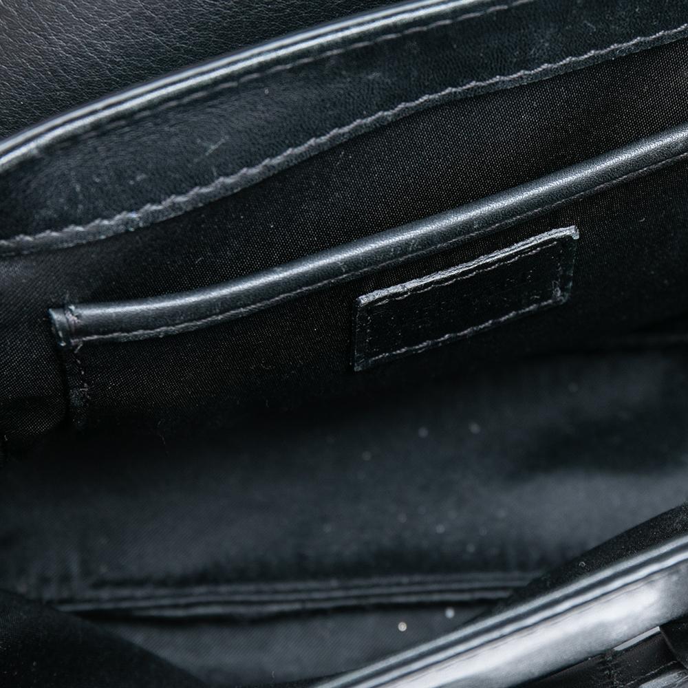 Schwarze Leder-Mini-Signatur-Tasche von Versace 5