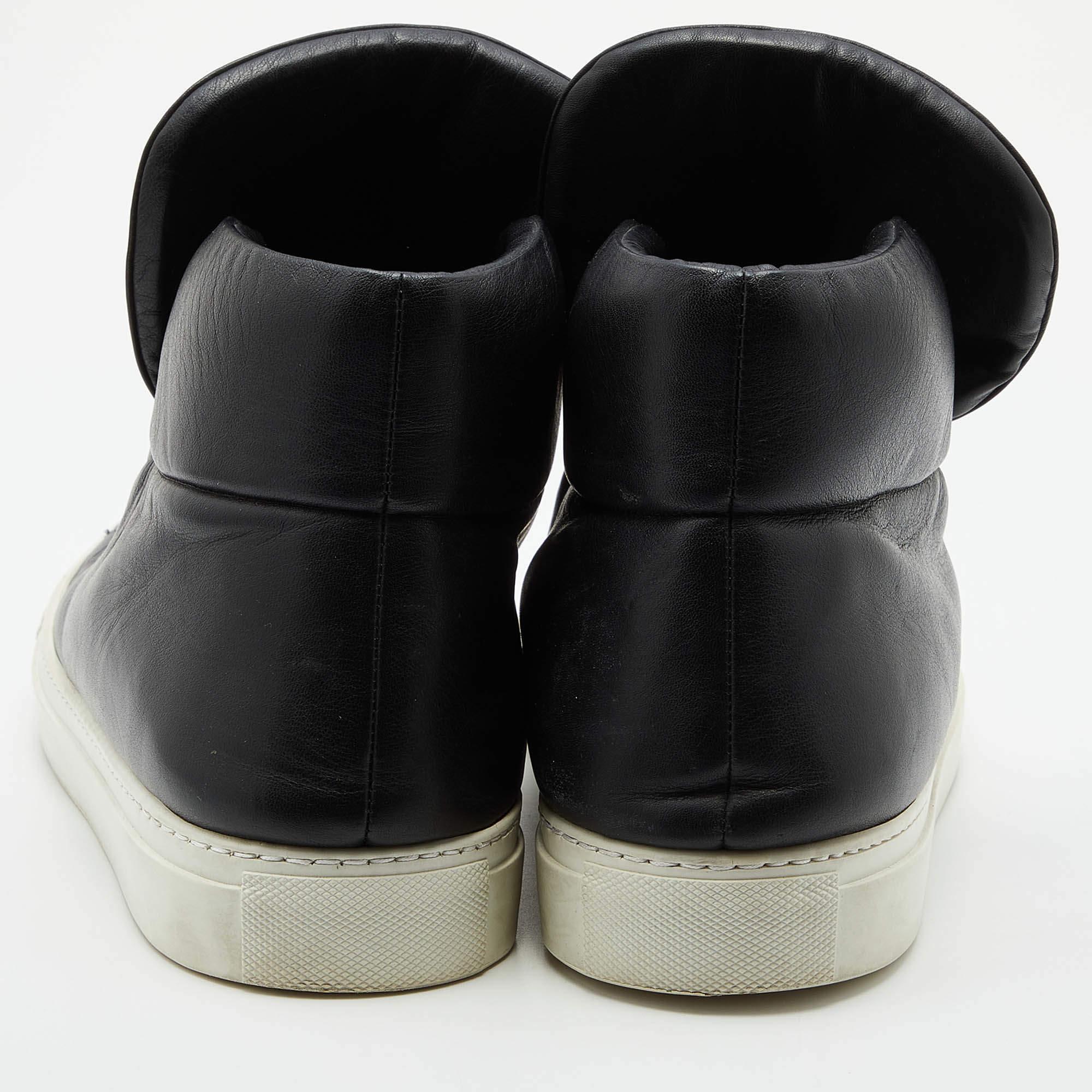 Versace Black Leather Palazzo Medusa High Top Slip On Sneakers Size 44 In Good Condition In Dubai, Al Qouz 2
