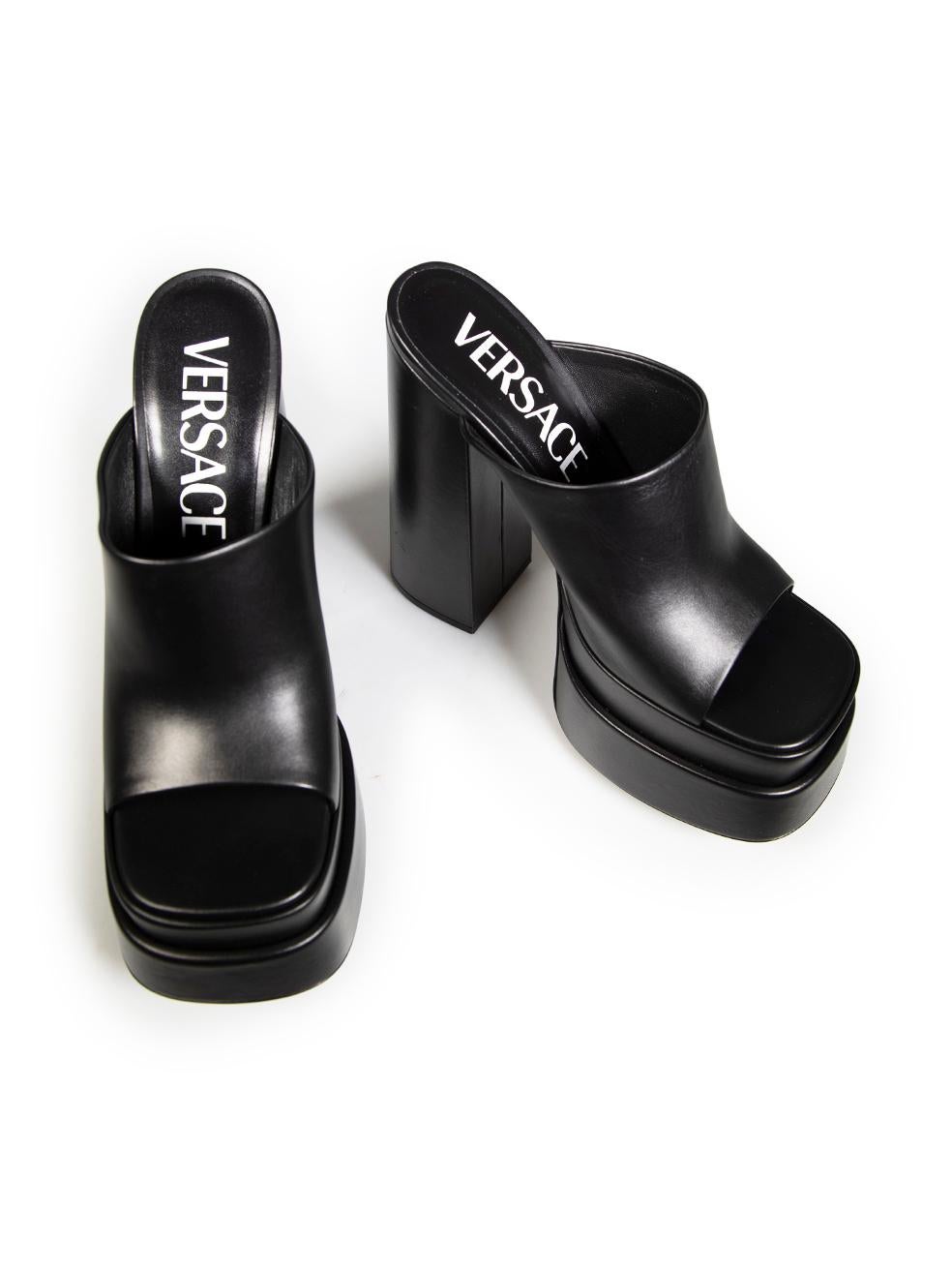 Versace Black Leather Platform Open Toe Mules Size IT 40 en venta 2