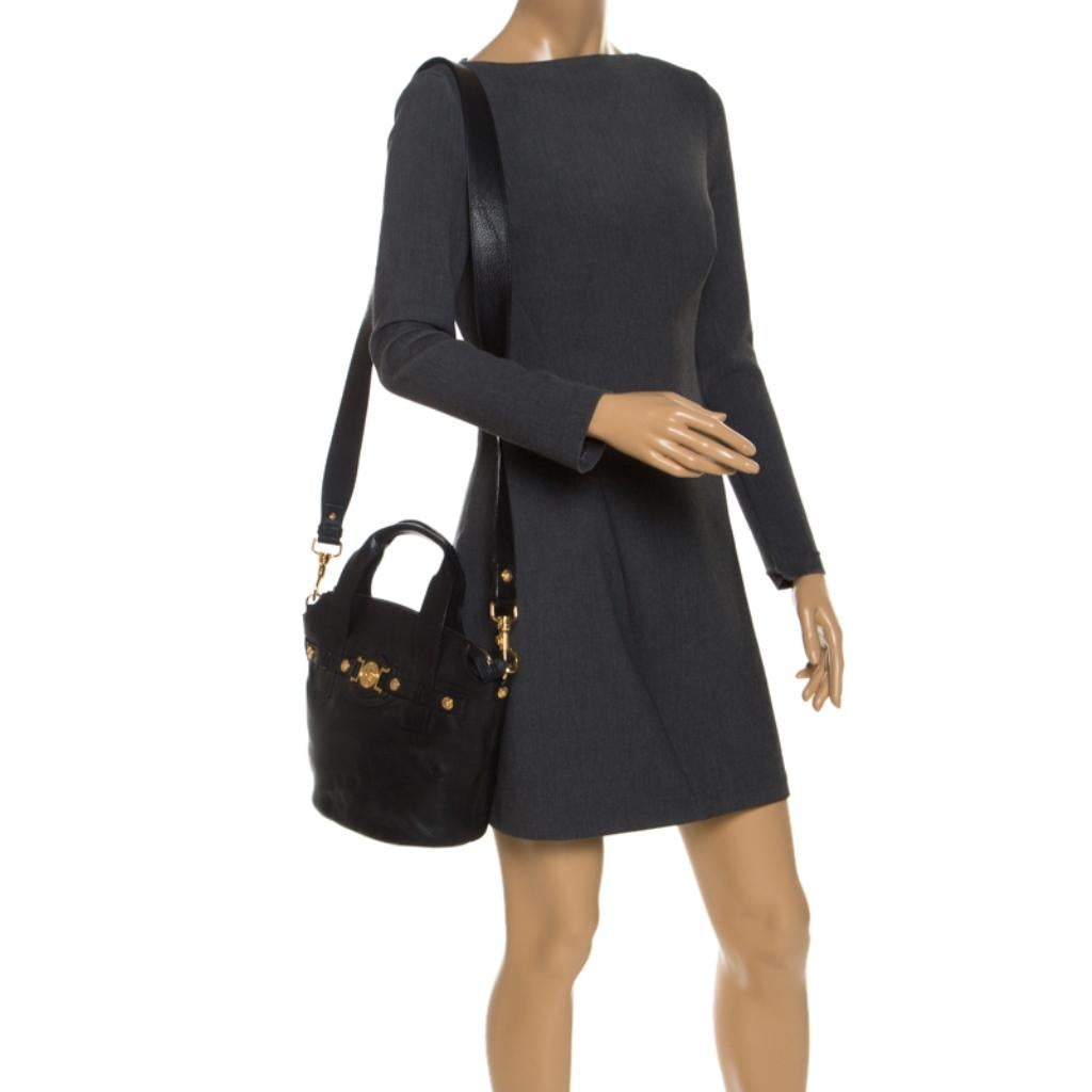 Versace Black Leather Shoulder Bag In Excellent Condition In Dubai, Al Qouz 2