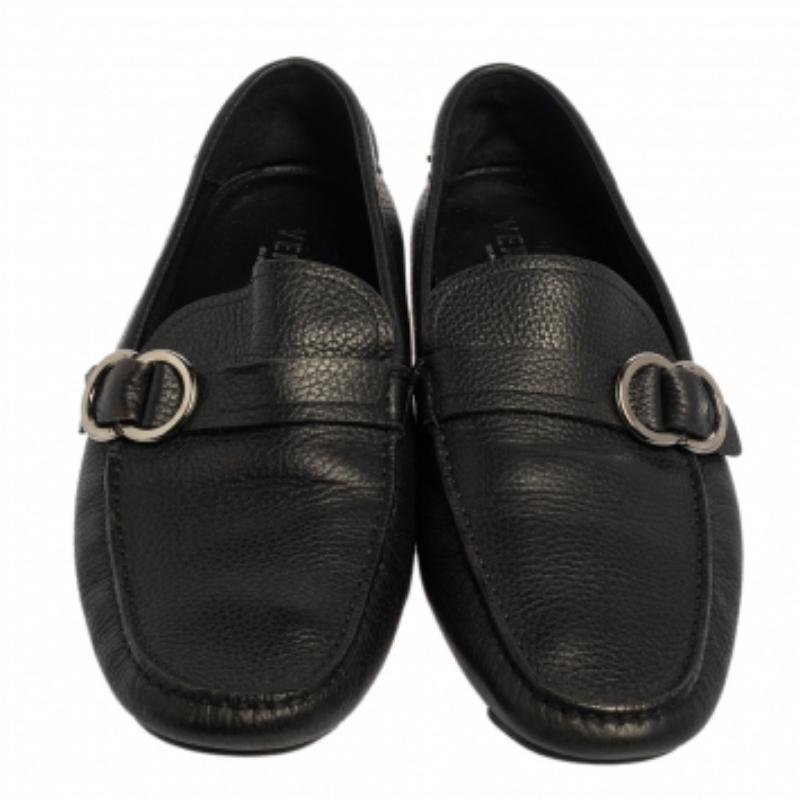 Precise stitching, the use of quality leather, and a calculated set of shapes led to the final result of this pair of loafers. They are by Versace and feature silver-tone buckles on the uppers. The loafers are finished off with comfortable insoles