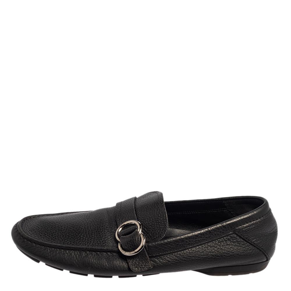 Precise stitching, the use of quality leather, and a calculated set of shapes led to the final result of this pair of loafers. They are by Versace and feature silver-tone buckles on the uppers. The loafers are finished off with comfortable insoles