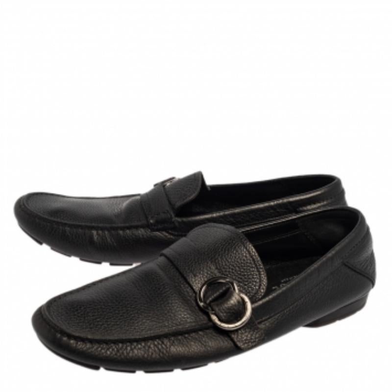 Versace Black Leather Slip On  Loafers Size 43.5 In Good Condition For Sale In Dubai, Al Qouz 2