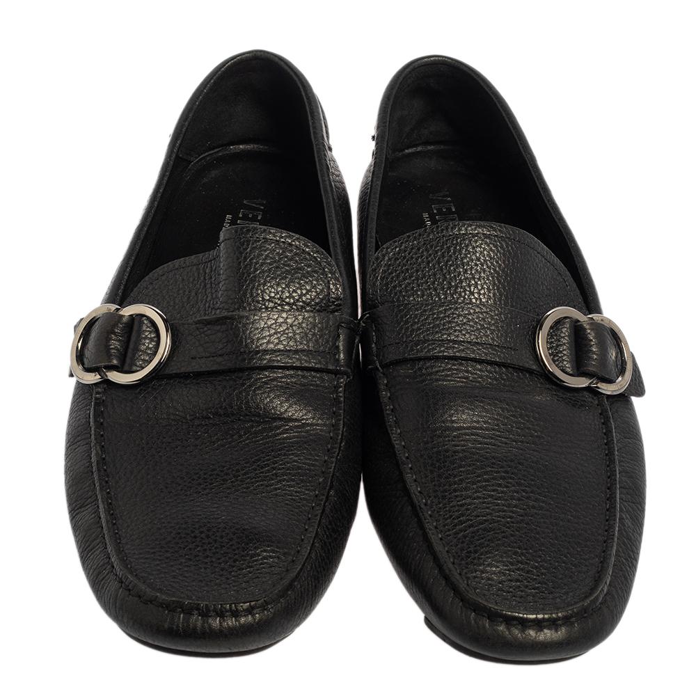 Versace Black Leather Slip On Loafers Size 43.5 In Good Condition For Sale In Dubai, Al Qouz 2