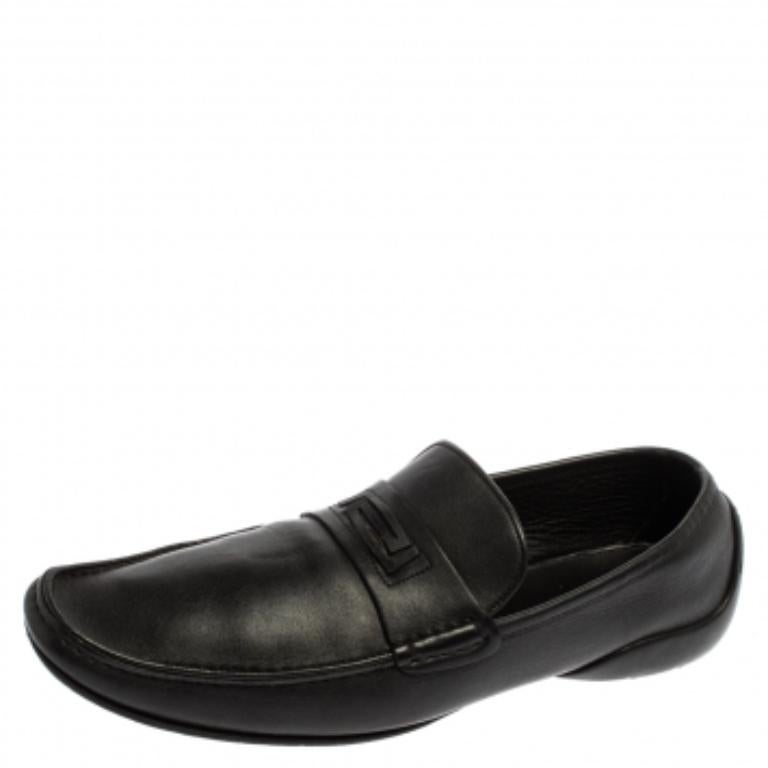 Precise stitching, use of quality leather, and a calculated set of shape led to the final result of this pair of black leather loafers. Designed by Versace, the loafers are wrapped in comfort and style.