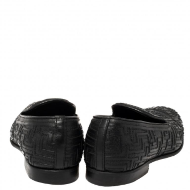 Versace Black Leather Smoking Slippers Size 42 In Fair Condition For Sale In Dubai, Al Qouz 2