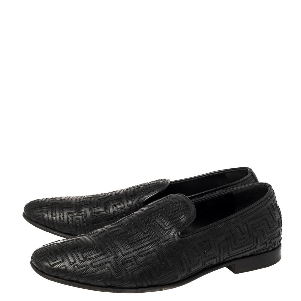 Versace - Chaussures de smoking en cuir noir, taille 42 en vente 2