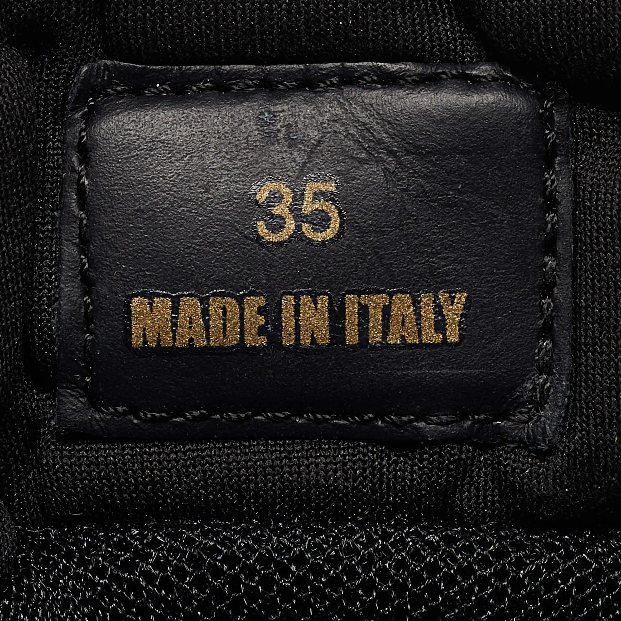 Versace - Baskets à lacets en cuir noir Trigreca - Taille 35 en vente 3