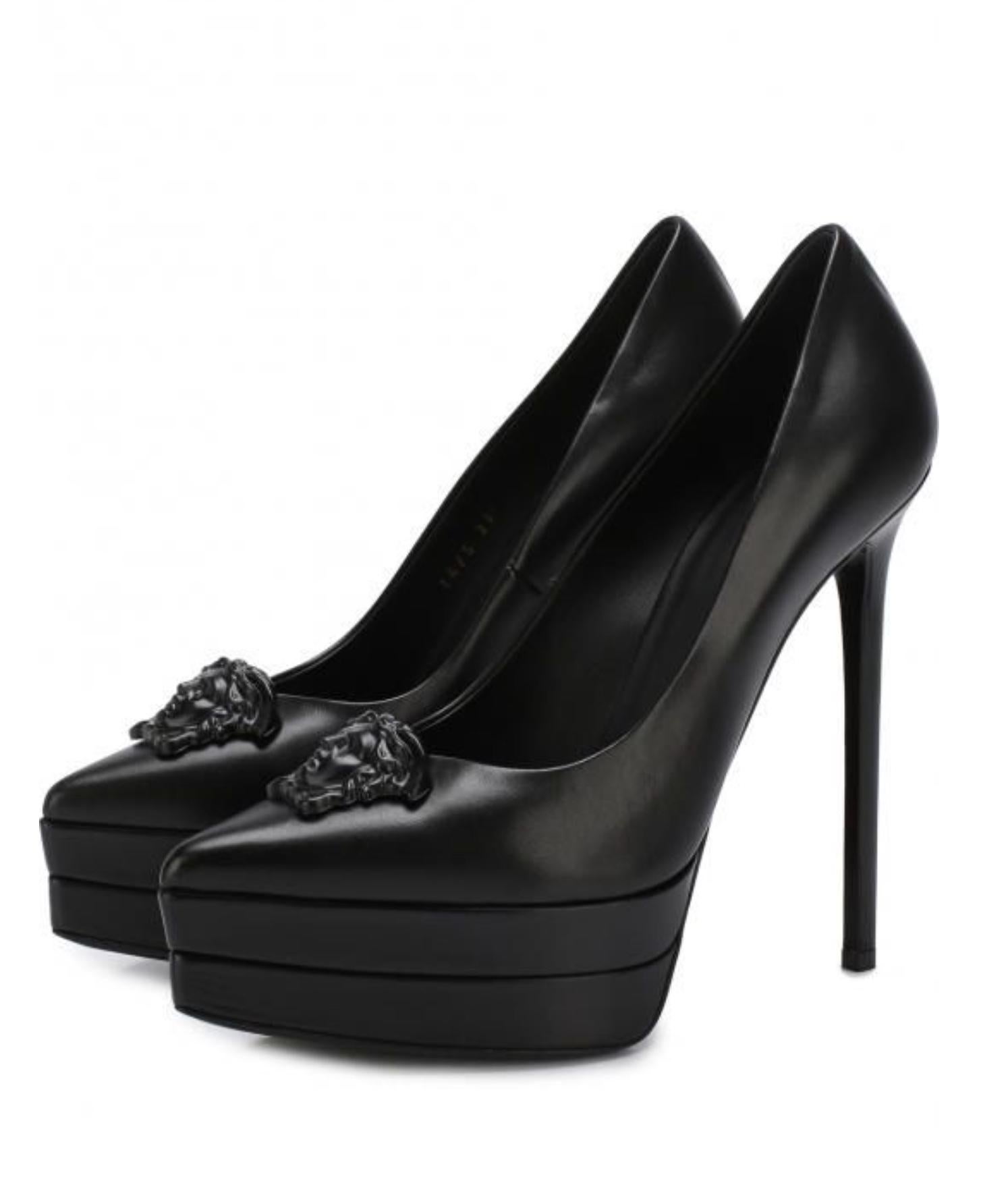 Versace Black Leather with Black Medusa Head Palazzo Platform Pump

This classic Versace Palazzo pump is a showstopping must-have. Featuring black leather, a black medusa head embellishment, a triple platform, pointed toe, and a slim high heel.