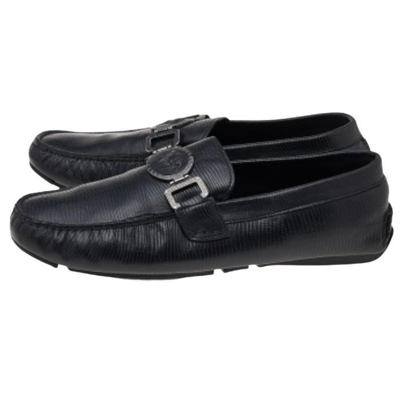 Functional and stylish, Versace's collections capture the effortless, nonchalant finesse of the modern man. Crafted from lizard leather in a black shade, these loafers are so comfortable you'll never want to take them off. They are topped with