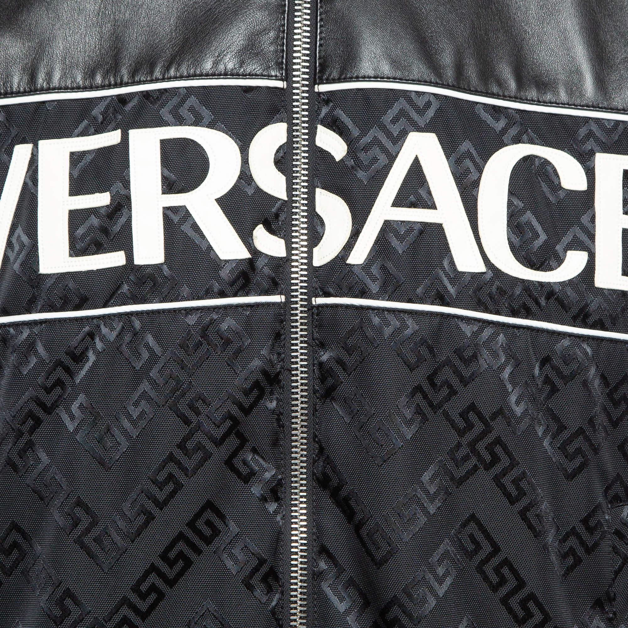 Versace Black Logo Applique Leather and Nylon Blouson Jacket L In Good Condition For Sale In Dubai, Al Qouz 2