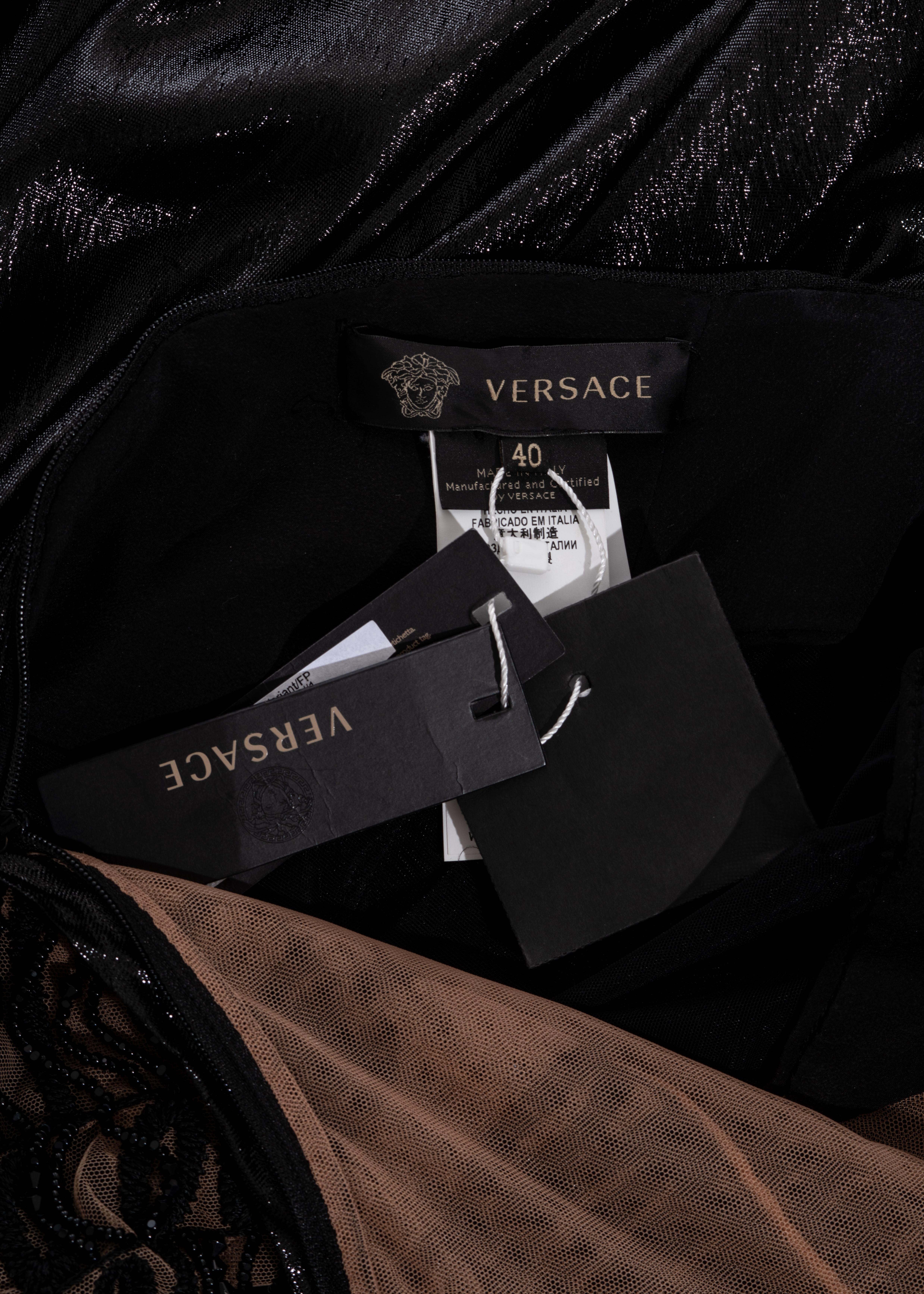 Robe de soirée formée à une manche en lurex noir perlé, saison 2013, Versace en vente 6