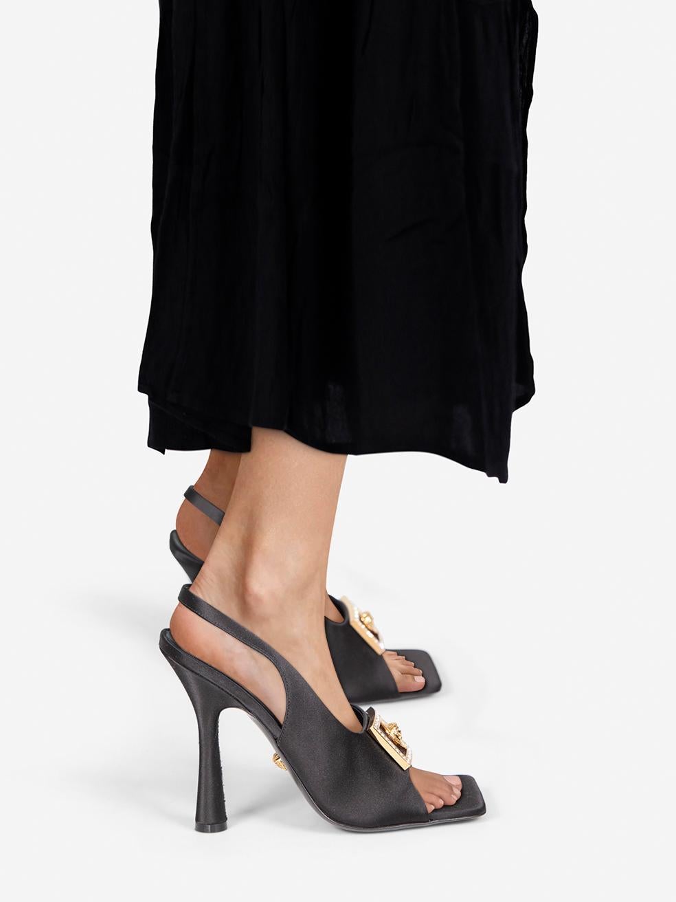 CONDITION is Very good. Minimal wear to the sandals is evident. Fraying to the fabric on both heels on this used Versace designer resale item.
 
 
 
 Details
 
 
 Black
 
 Cloth textile
 
 Sandals
 
 Open toe
 
 Slingback strap
 
 Gold Medusa