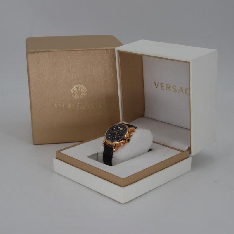 Versace: Luxusuhr Medusa aus schwarzem Kalbsleder mit Perlmutt-Zifferblatt und Lederband (Schwarz)