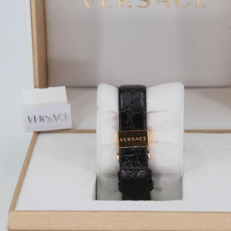 Versace: Luxusuhr Medusa aus schwarzem Kalbsleder mit Perlmutt-Zifferblatt und Lederband im Zustand „Gut“ in Downey, CA