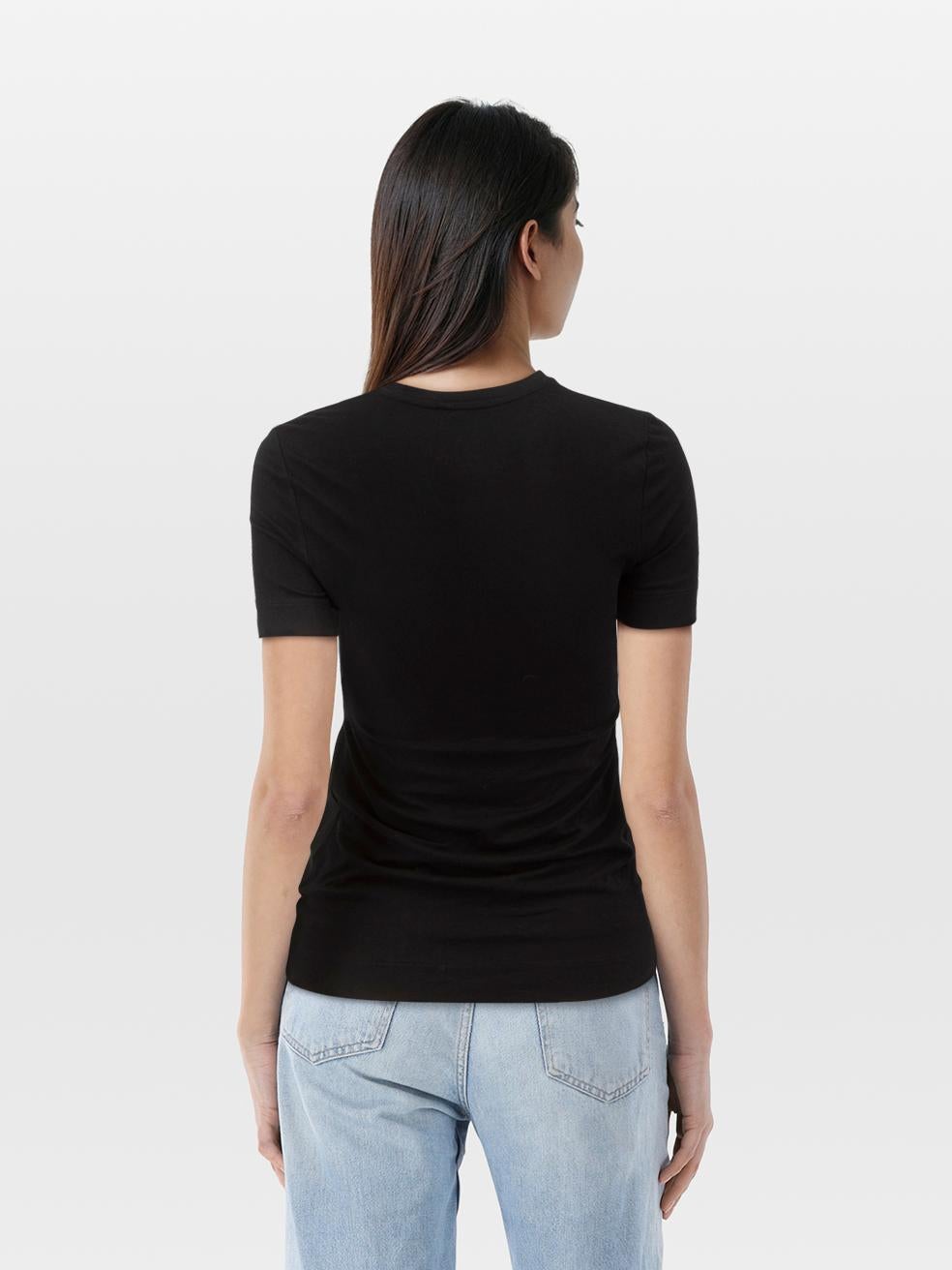 CONDITION is Very good. Minimal wear to the top is evident. The designer label has fallen out causing small holes on the back neck piping finishing on this used Versace designer resale item.
 
 
 
 Details
 
 
 Black
 
 Viscose
 
 T-shirt
 
 Round