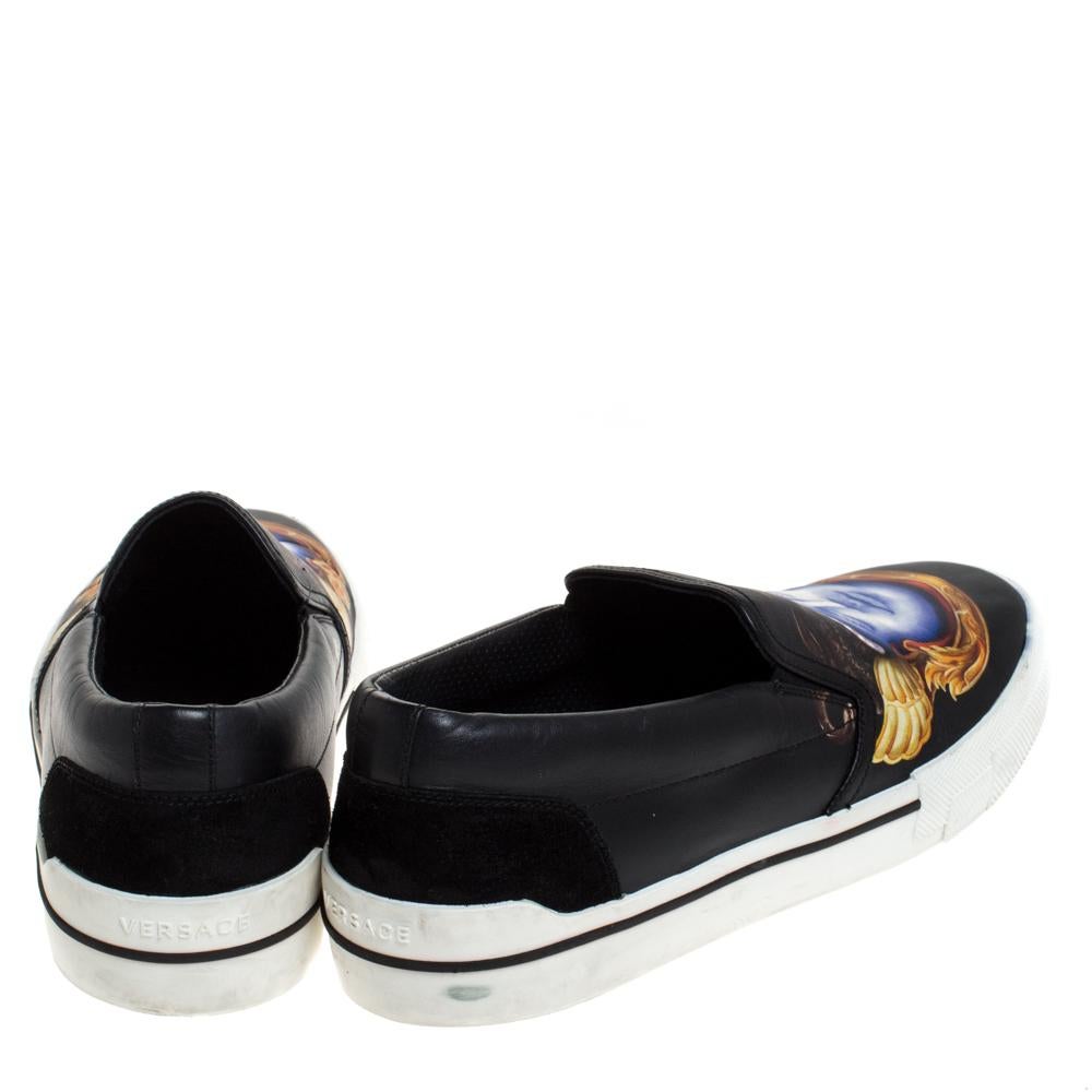 Versace Black Medusa Print Leather Slip On Sneakers Size 43 In Good Condition In Dubai, Al Qouz 2