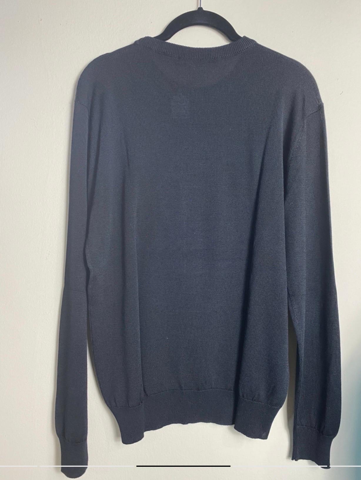 Women's or Men's Versace Black Medusa sweater. For Sale