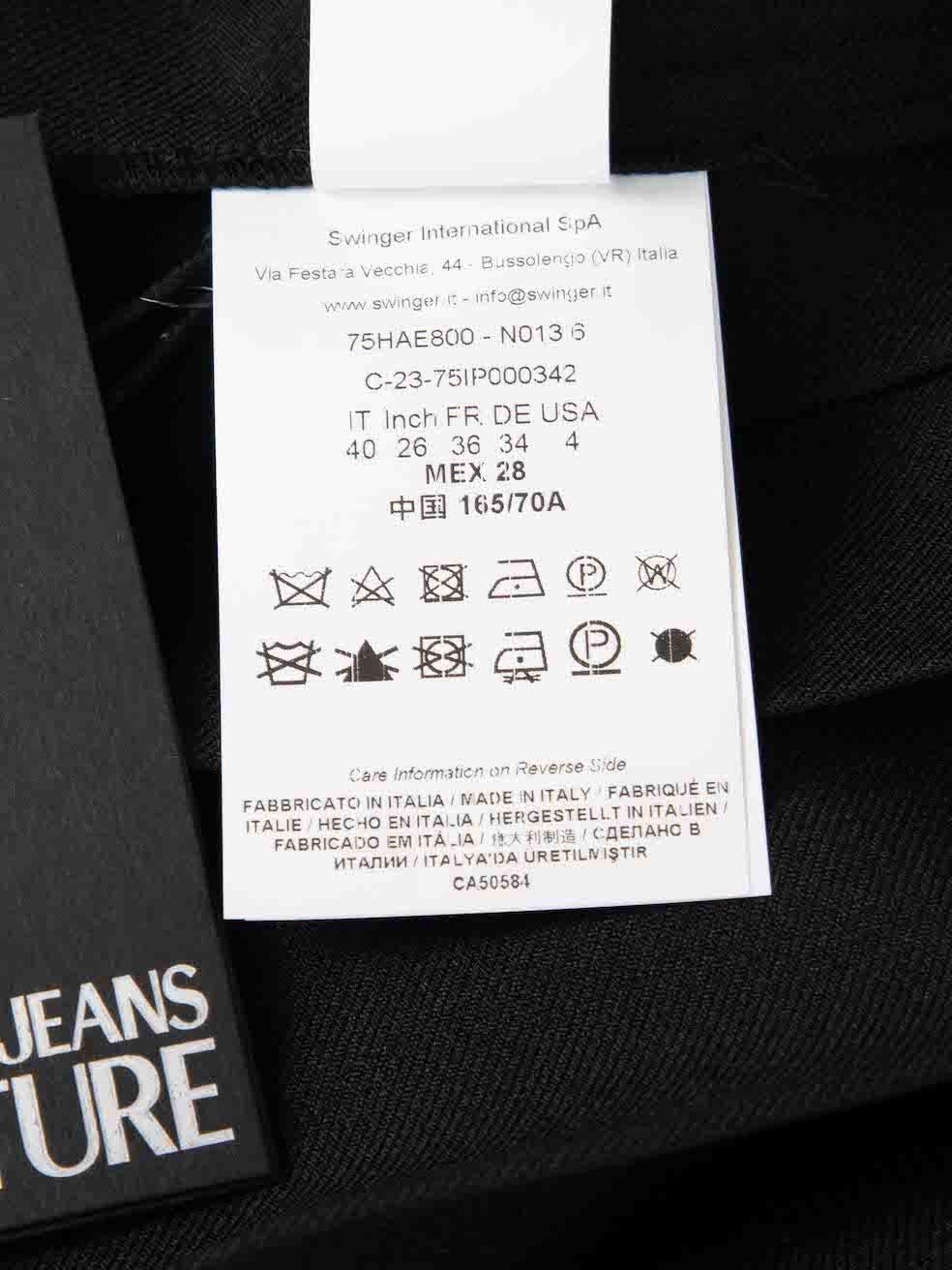 Versace Schwarzer Mini-Plissee-Rock mit Falten Größe S im Angebot 1
