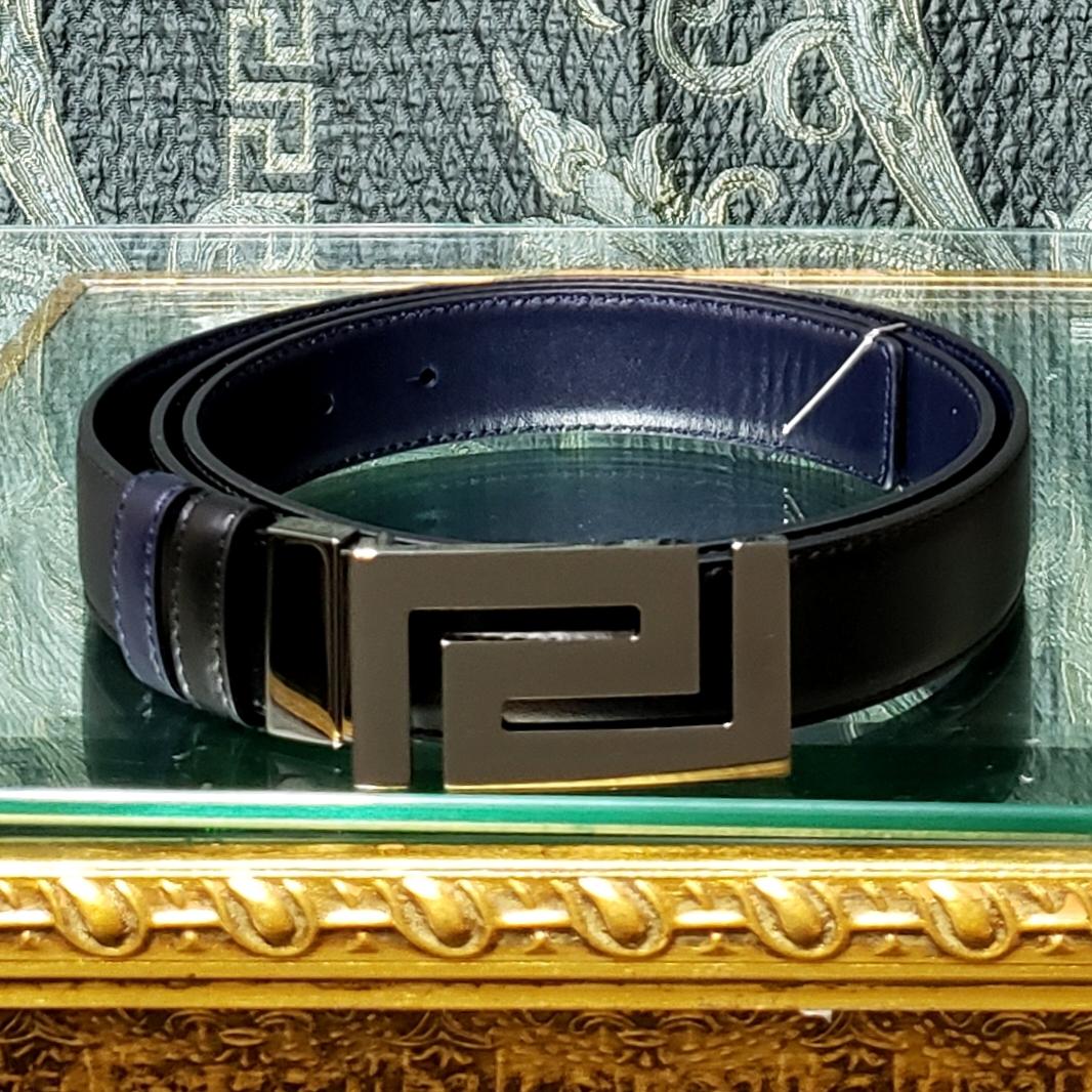 VERSACE

Men's Reversible navy blue and black leather belt 

Greek key buckle

Made in Italy
   Size 115 / 46 
51 1/2 