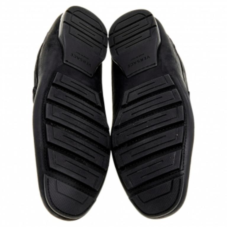 Mocassins Medusa en cuir nubuck et python noir de Versace Taille 41 État moyen - En vente à Dubai, Al Qouz 2