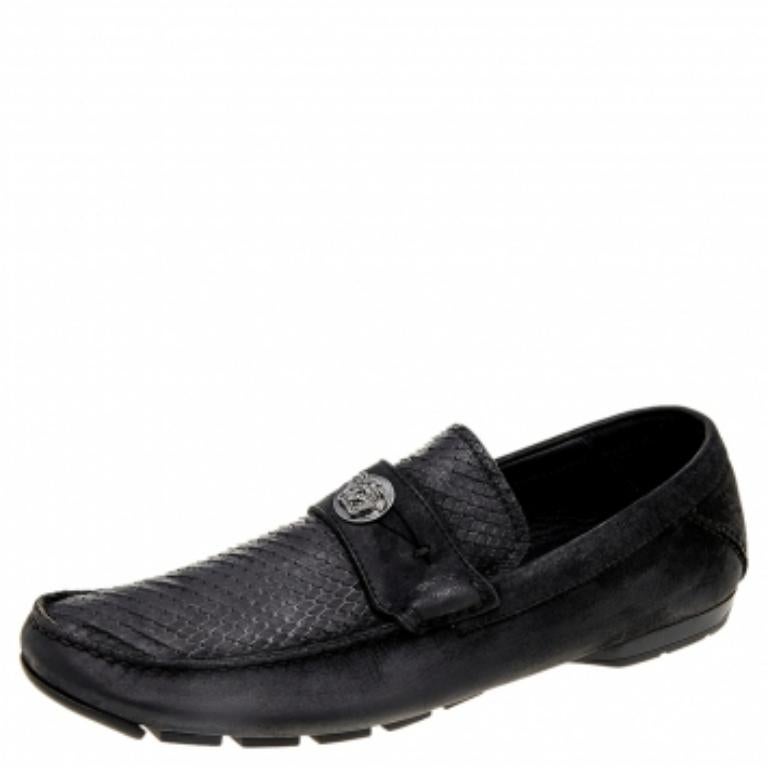 Mocassins Medusa en cuir nubuck et python noir de Versace Taille 41 en vente 1