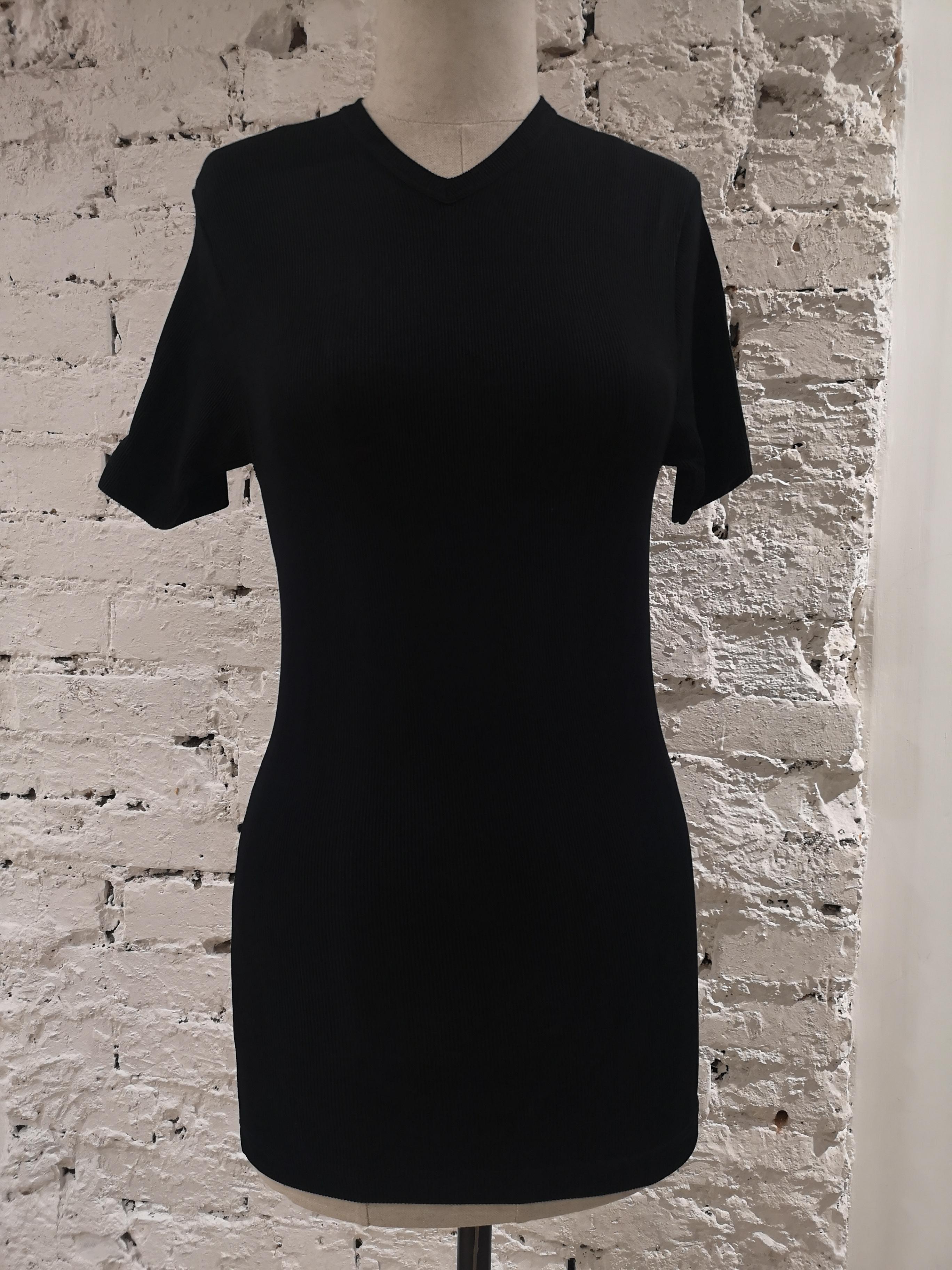 Versace schwarzes Nylon-T-Shirt lang
vollständig in Italien hergestellt in Größe M