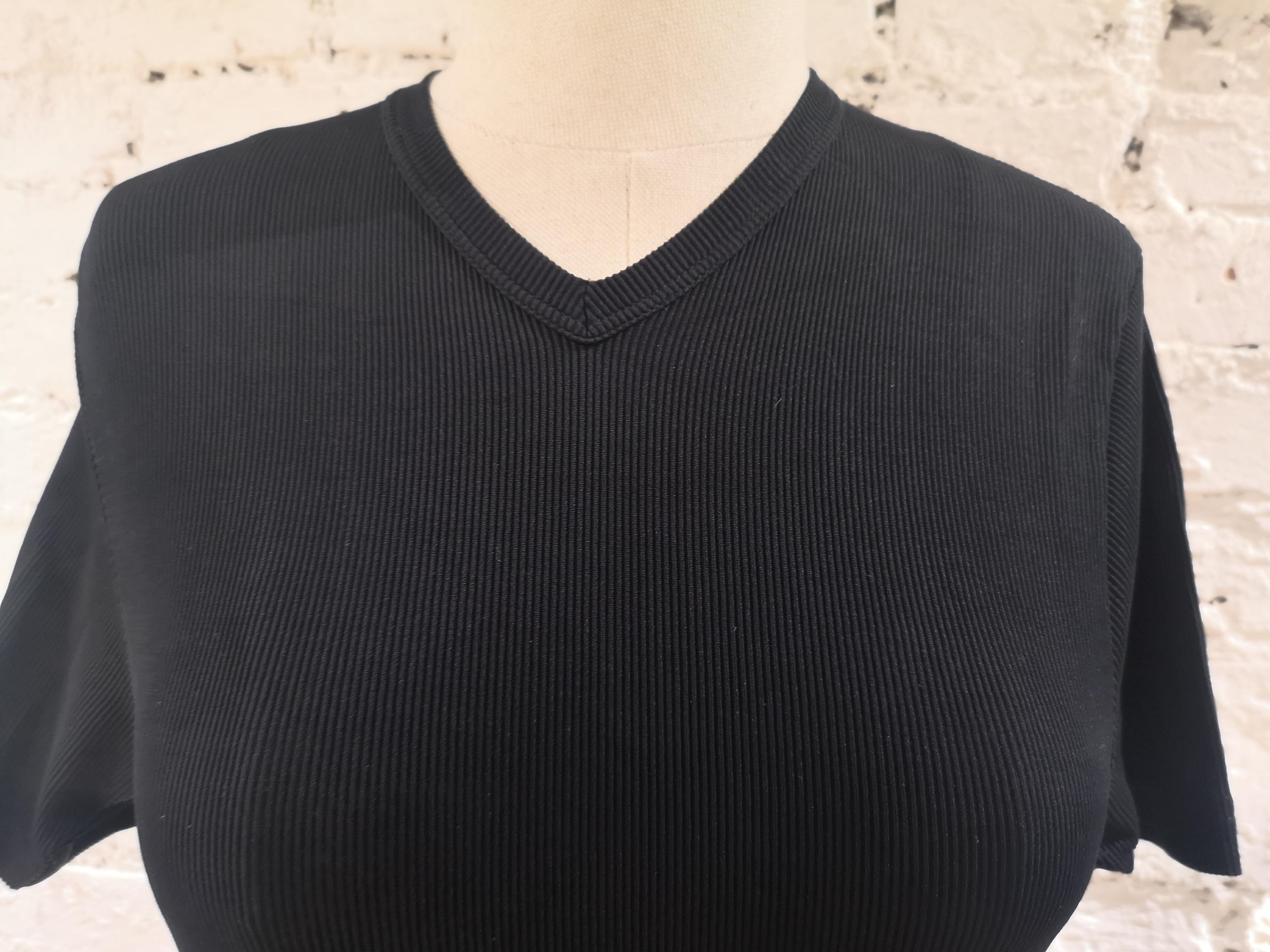 Schwarzes langes Nylon-T-Shirt von Versace für Damen oder Herren im Angebot